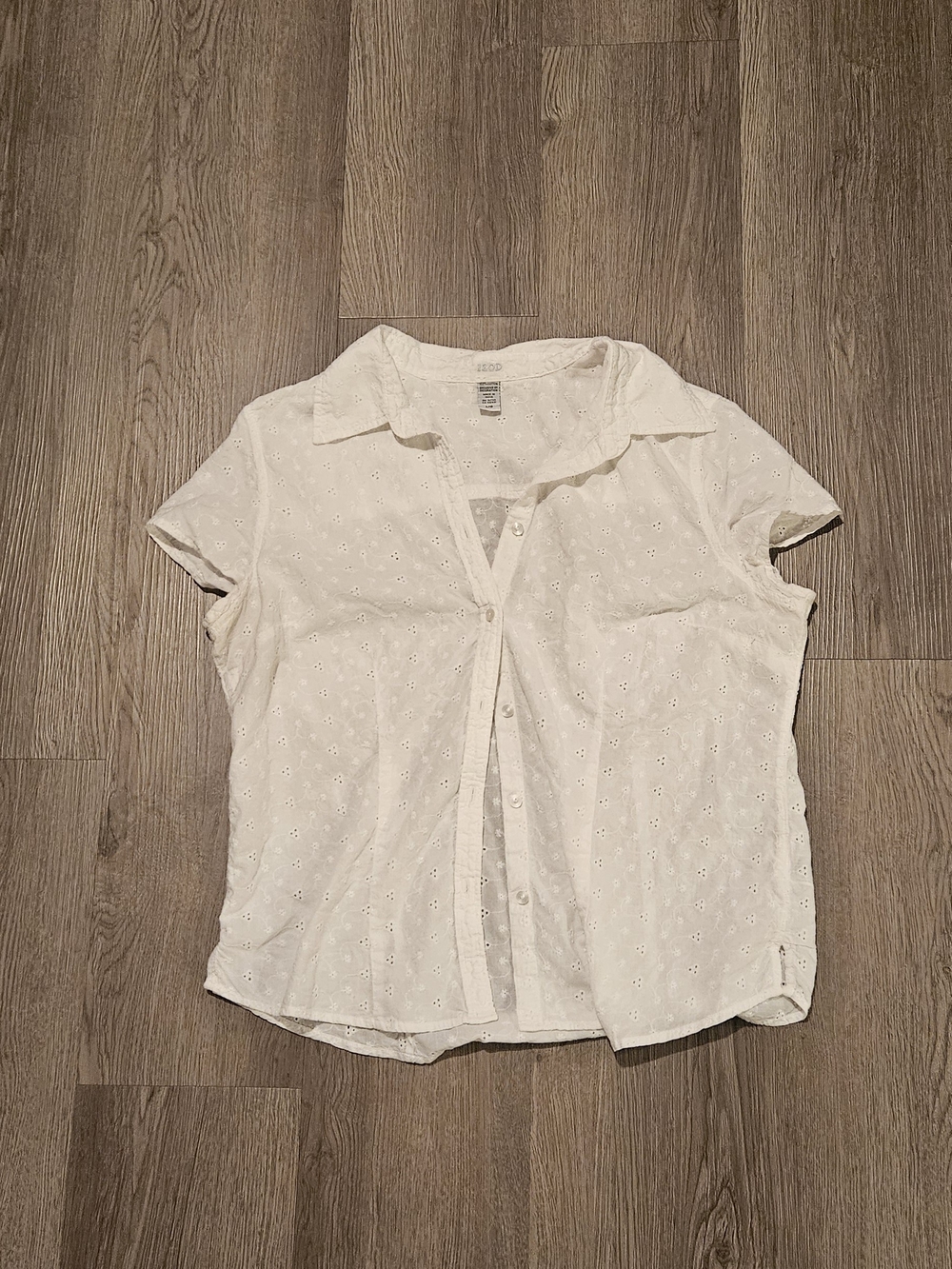 Izod White Eyelet Short-Sleeve Button Down Shirt